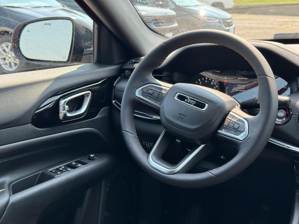 Jeep Compass Vehicle Full-screen Gallery Image 07