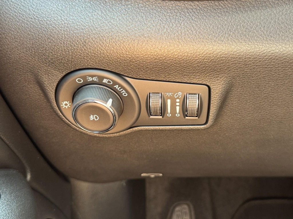 Jeep Compass Vehicle Full-screen Gallery Image 10