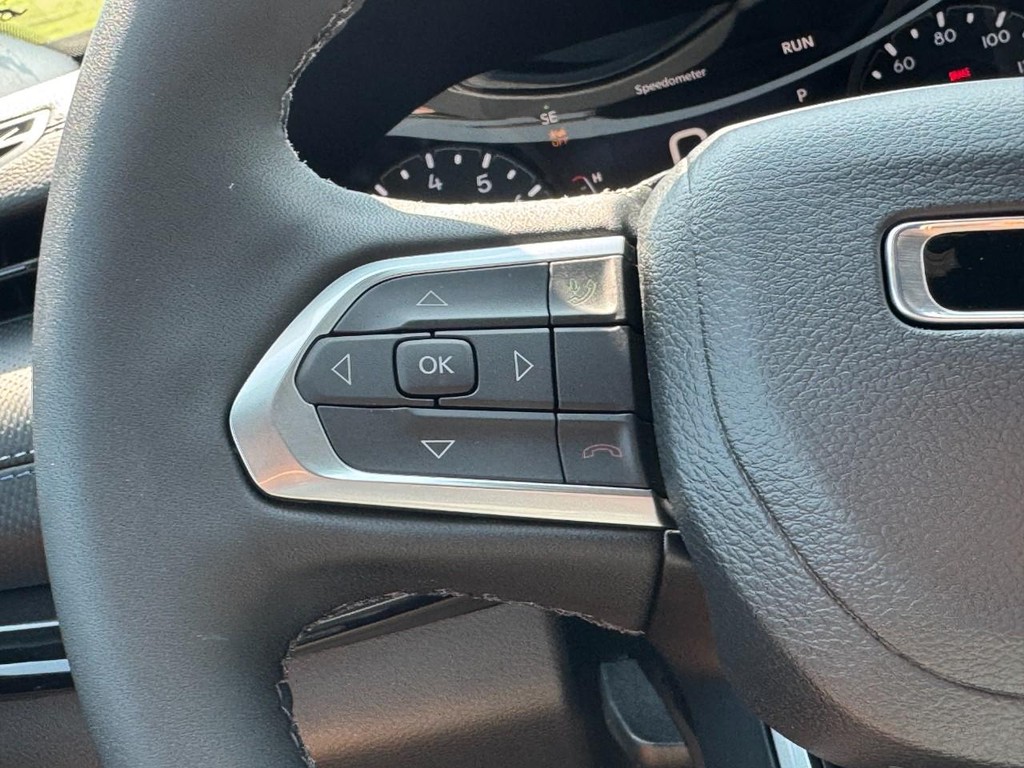 Jeep Compass Vehicle Full-screen Gallery Image 11