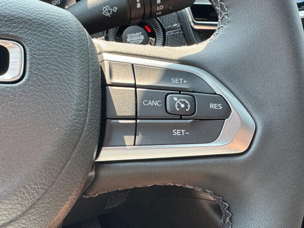 Jeep Compass Vehicle Full-screen Gallery Image 12