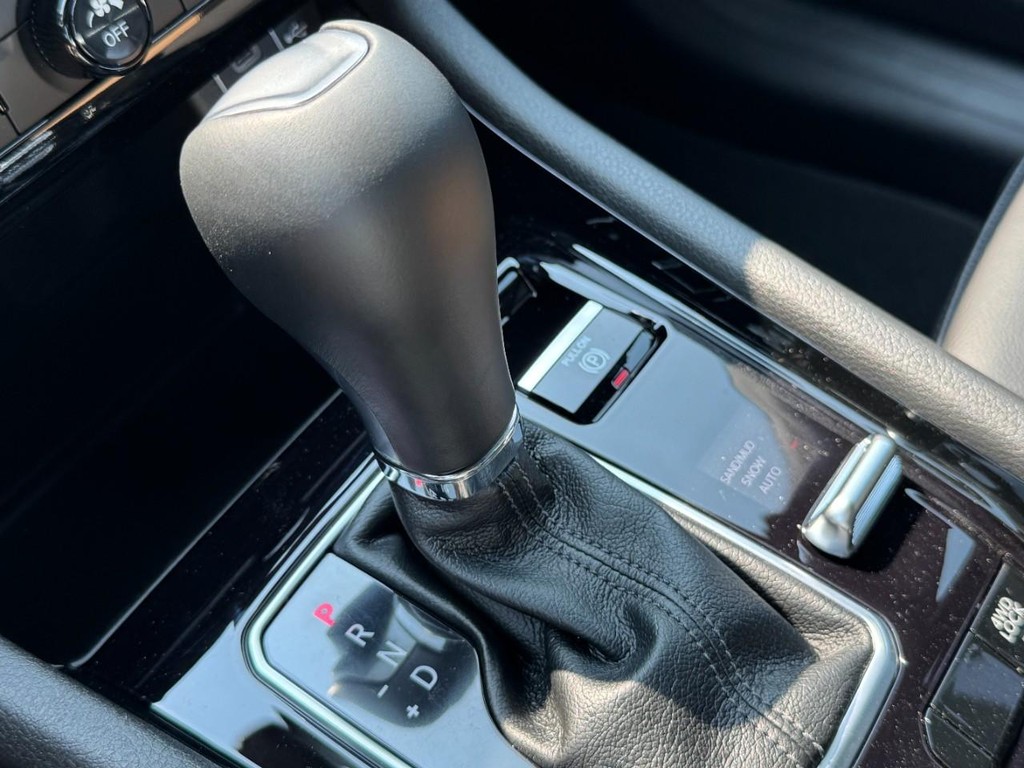 Jeep Compass Vehicle Full-screen Gallery Image 13