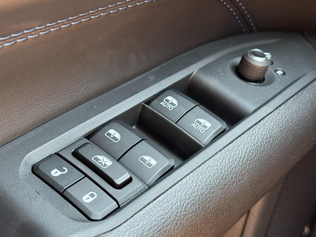 Jeep Compass Vehicle Full-screen Gallery Image 16