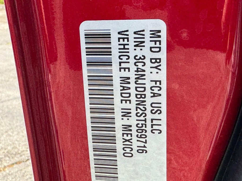 Jeep Compass Vehicle Full-screen Gallery Image 18