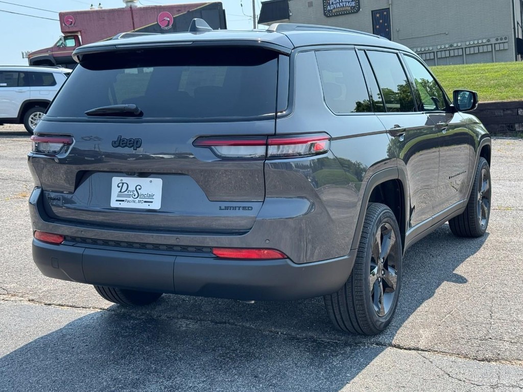 Jeep Grand Cherokee L Vehicle Full-screen Gallery Image 03