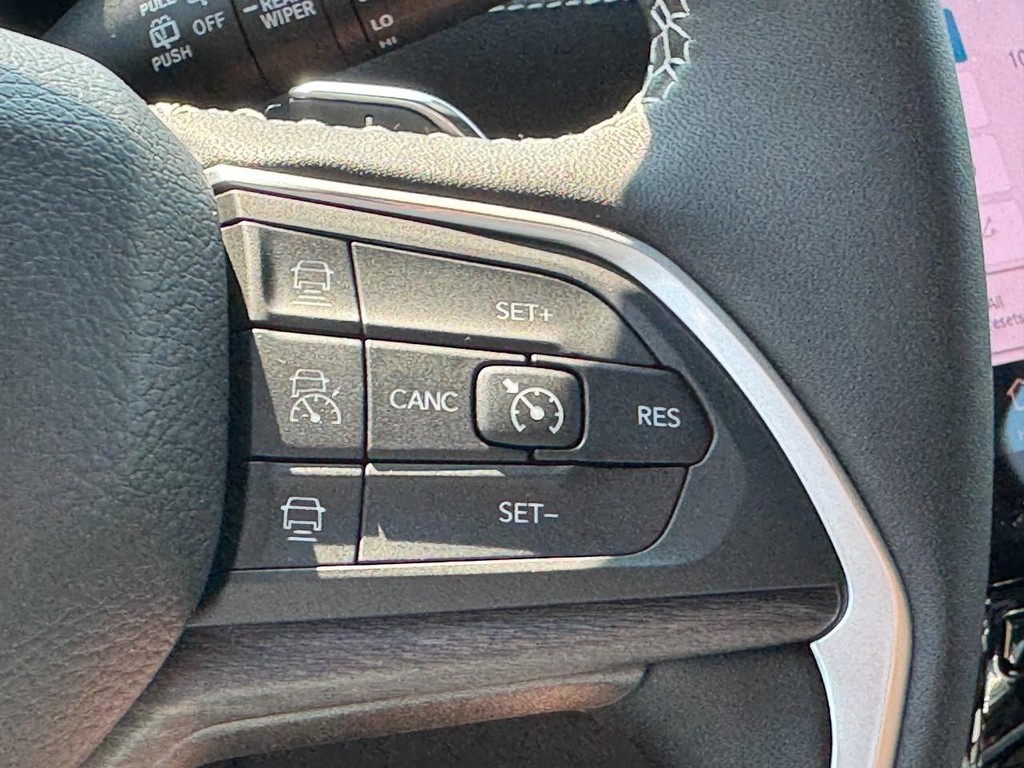 Jeep Grand Cherokee L Vehicle Full-screen Gallery Image 13