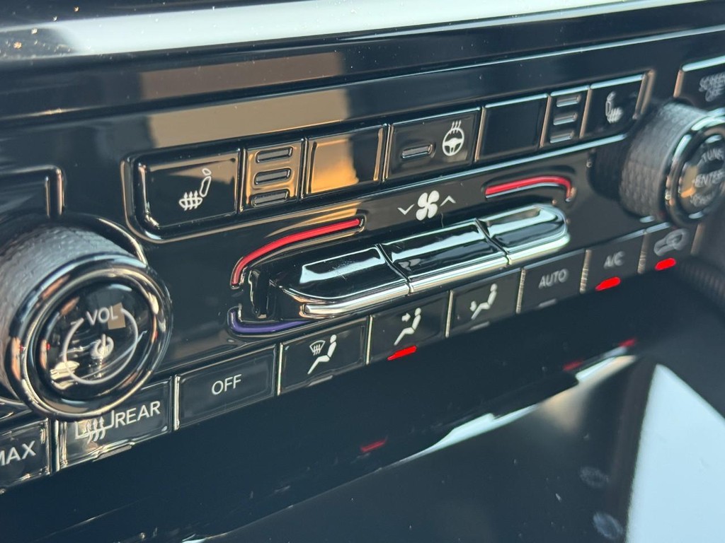 Jeep Grand Cherokee L Vehicle Full-screen Gallery Image 15