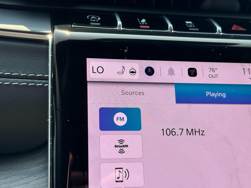 Jeep Grand Cherokee L Vehicle Full-screen Gallery Image 16