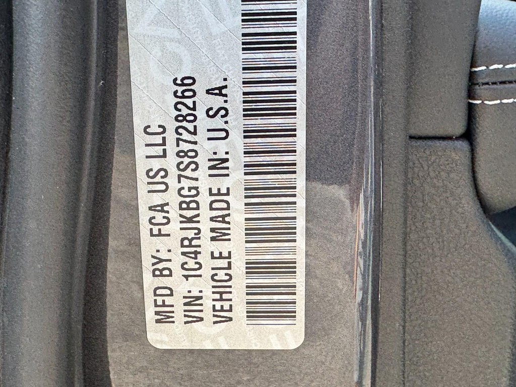 Jeep Grand Cherokee L Vehicle Full-screen Gallery Image 21