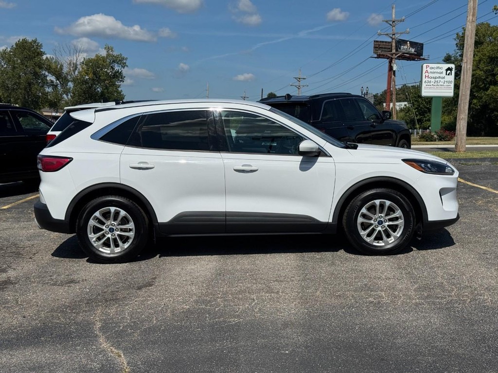 Ford Escape Vehicle Full-screen Gallery Image 02