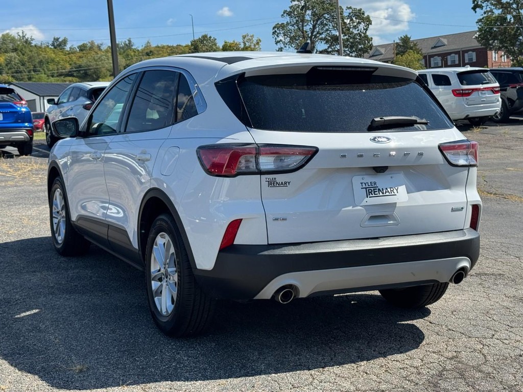 Ford Escape Vehicle Full-screen Gallery Image 04