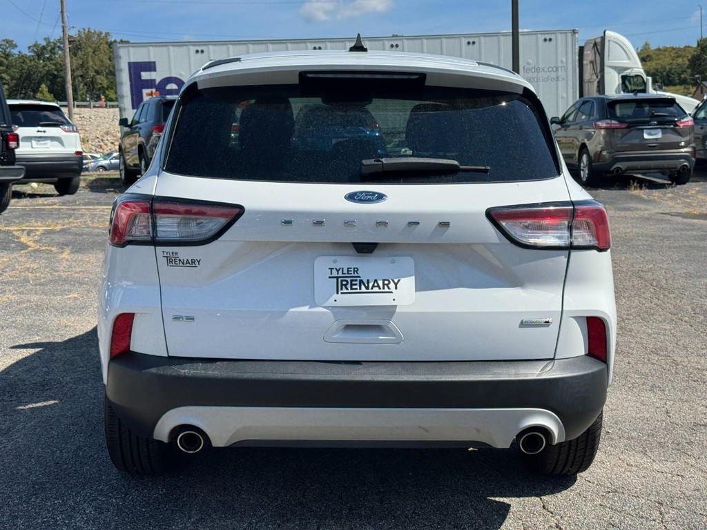 Ford Escape Vehicle Full-screen Gallery Image 08