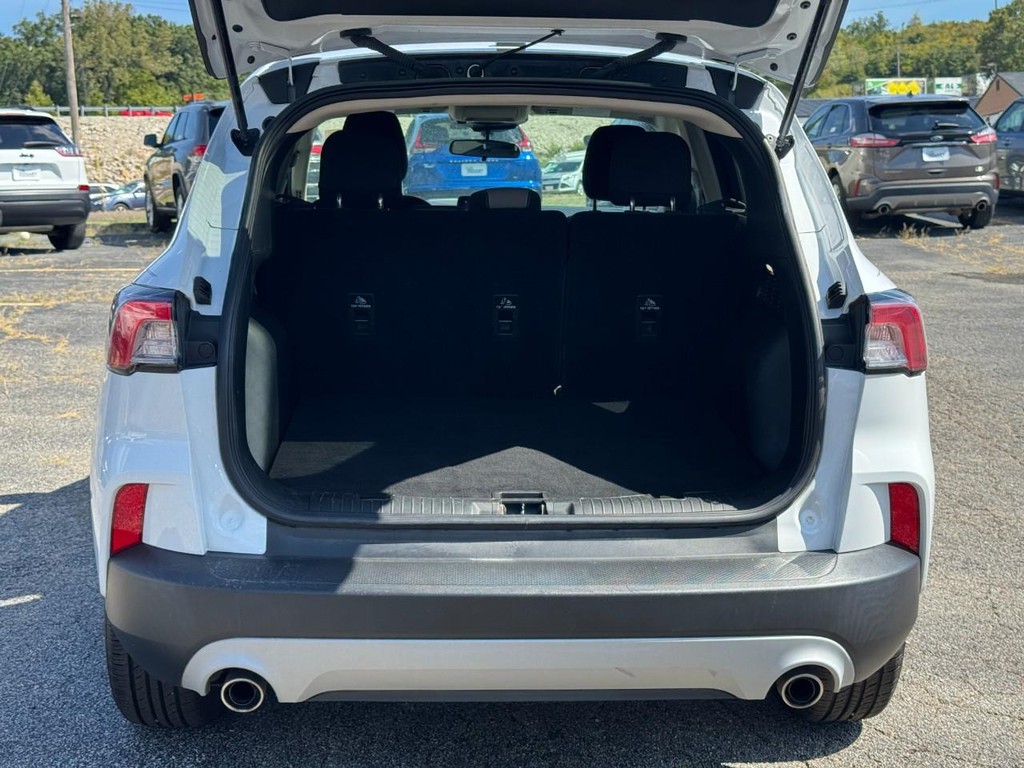 Ford Escape Vehicle Full-screen Gallery Image 09