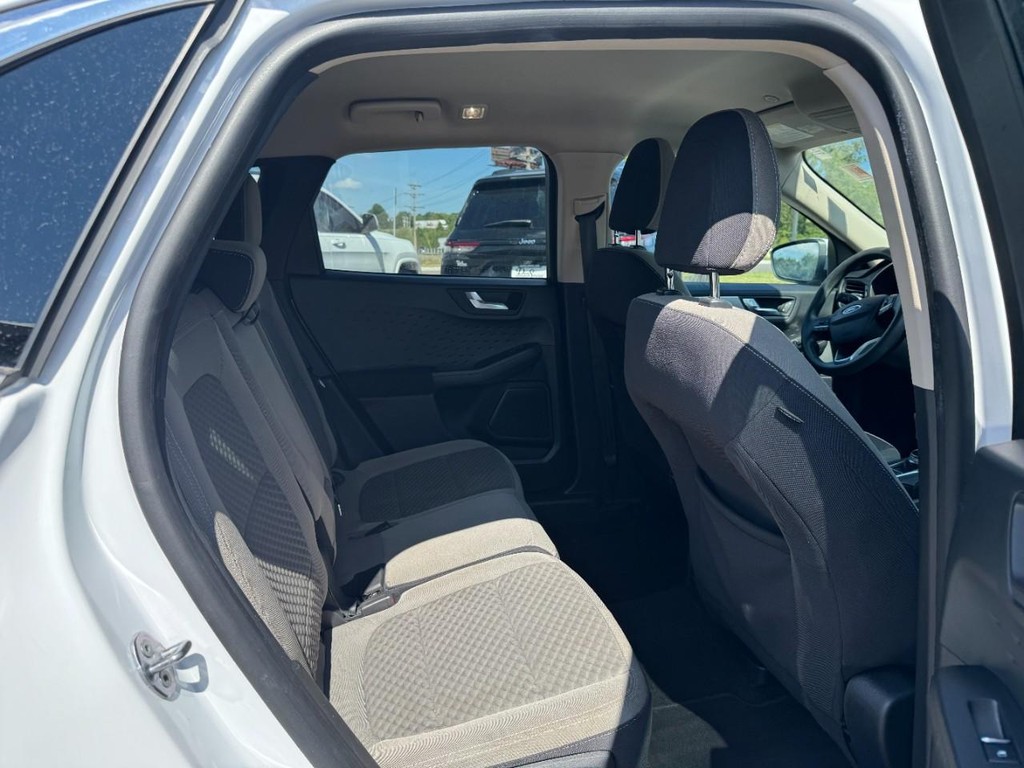 Ford Escape Vehicle Full-screen Gallery Image 10