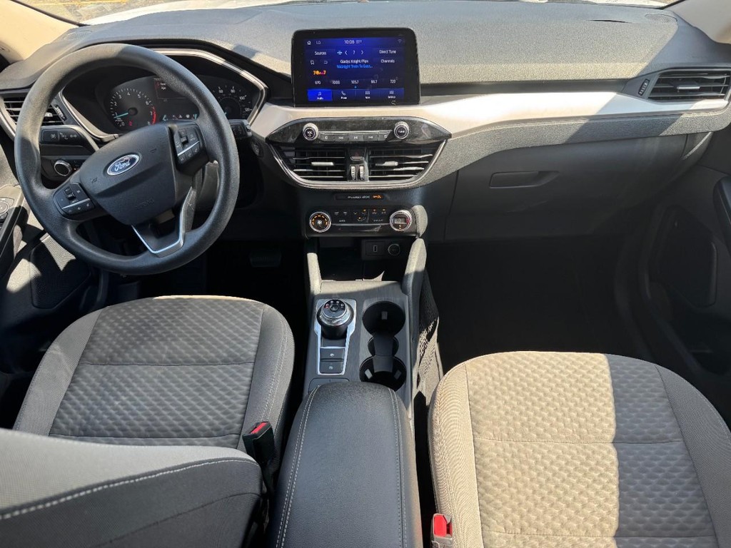 Ford Escape Vehicle Full-screen Gallery Image 11