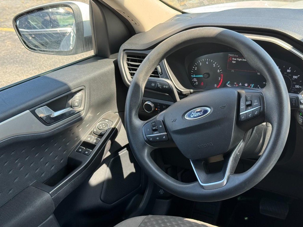 Ford Escape Vehicle Full-screen Gallery Image 12