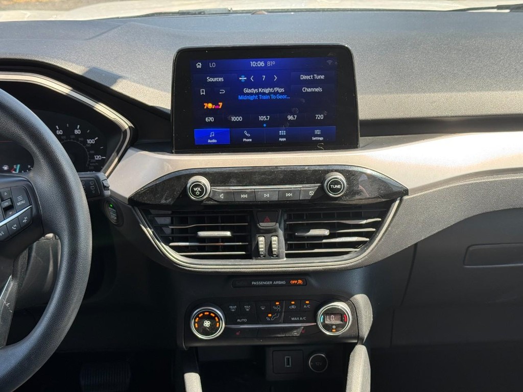 Ford Escape Vehicle Full-screen Gallery Image 13