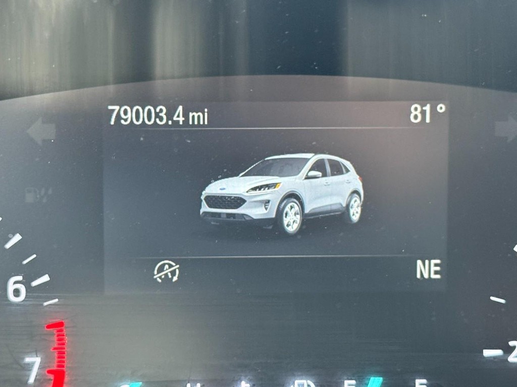 Ford Escape Vehicle Full-screen Gallery Image 18