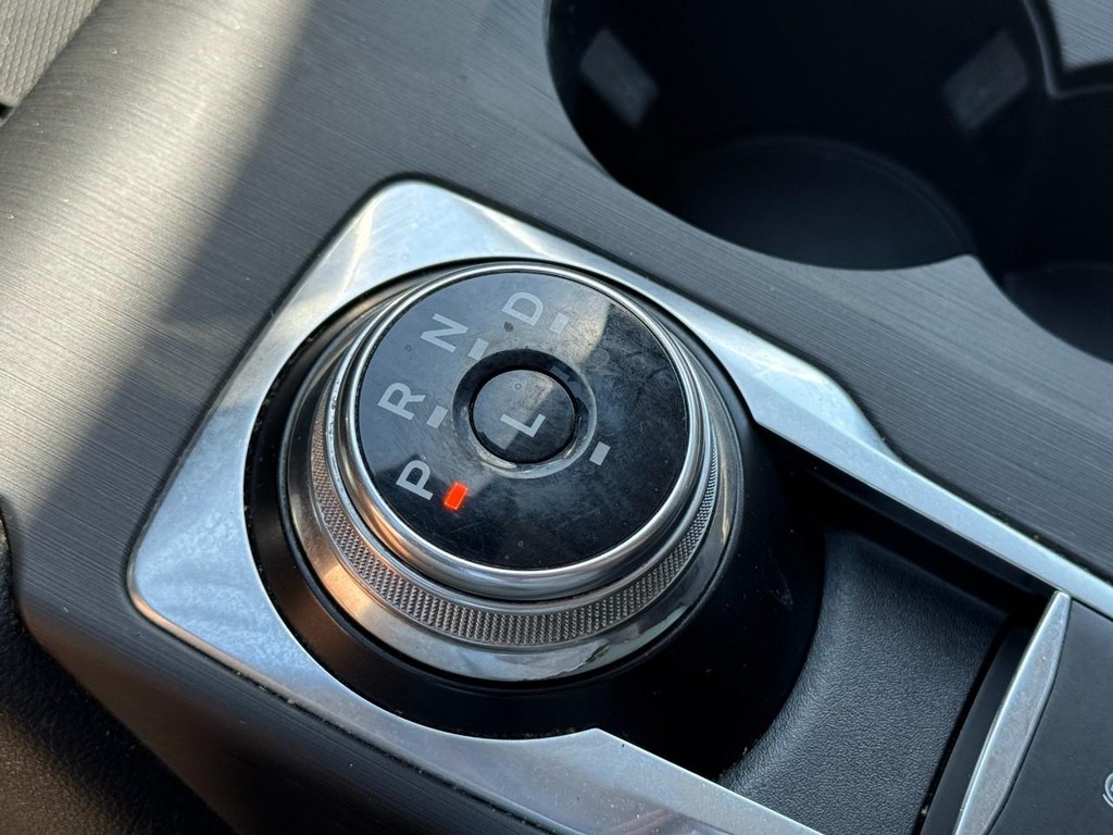 Ford Escape Vehicle Full-screen Gallery Image 19