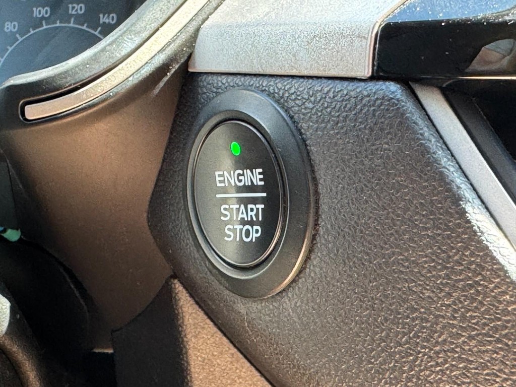 Ford Escape Vehicle Full-screen Gallery Image 21