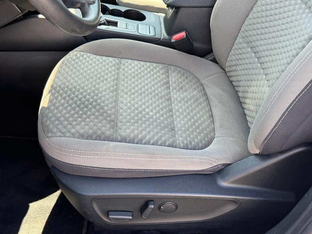 Ford Escape Vehicle Full-screen Gallery Image 24