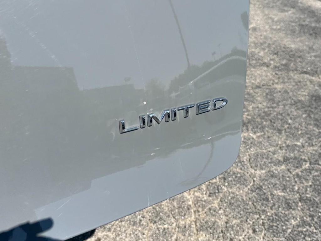 Chrysler Pacifica Vehicle Full-screen Gallery Image 10