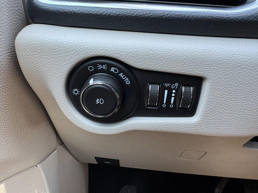 Chrysler Pacifica Vehicle Full-screen Gallery Image 20