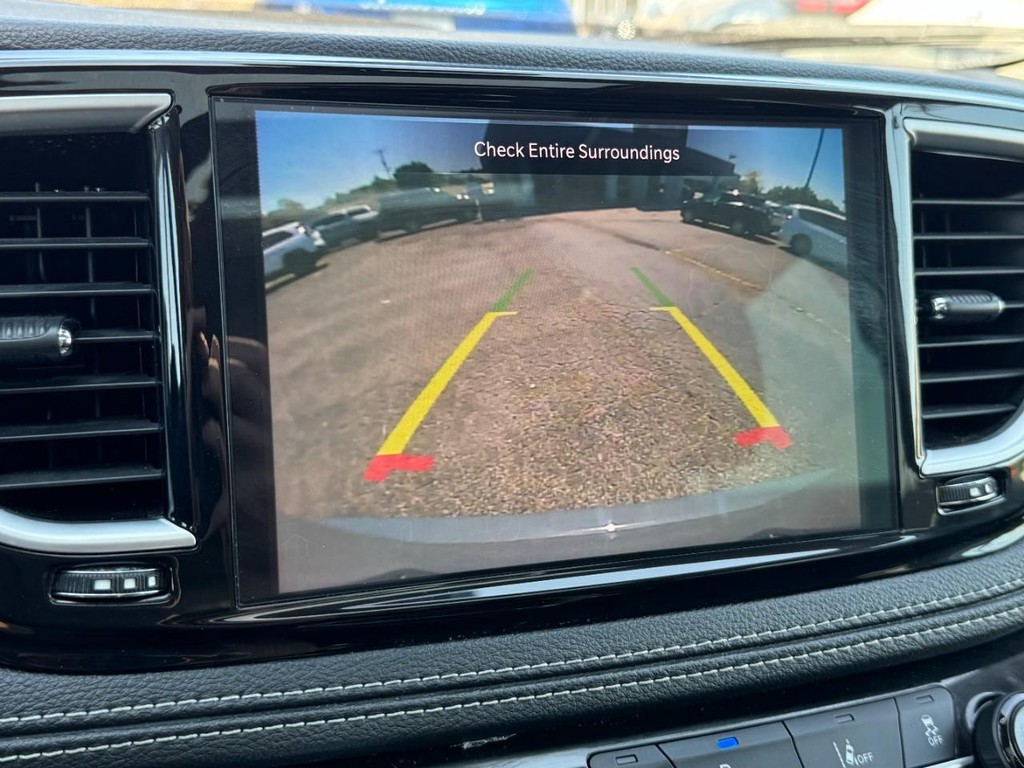 Chrysler Pacifica Vehicle Full-screen Gallery Image 26