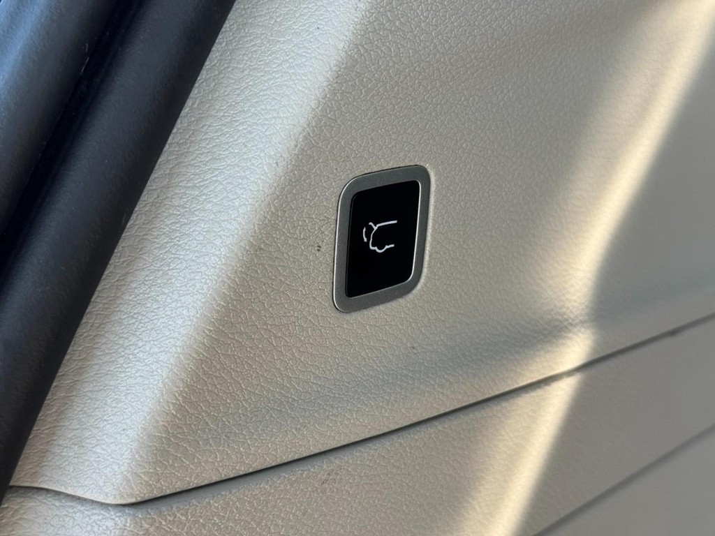 Chrysler Pacifica Vehicle Full-screen Gallery Image 11