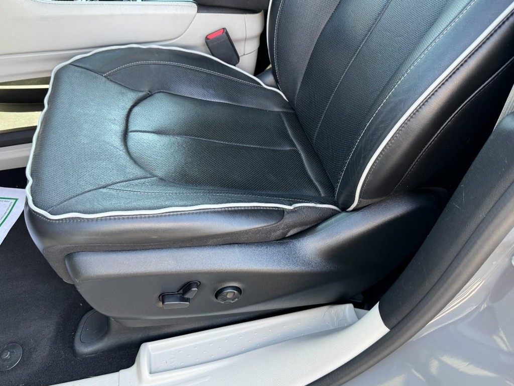 Chrysler Pacifica Vehicle Full-screen Gallery Image 30