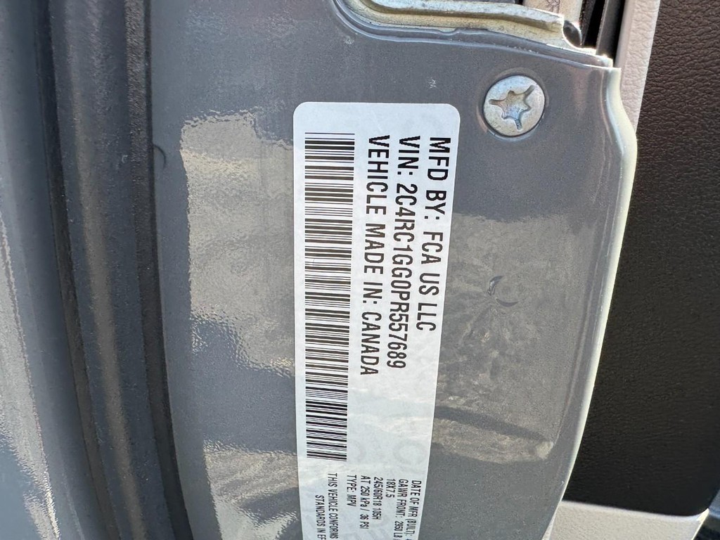 Chrysler Pacifica Vehicle Full-screen Gallery Image 31