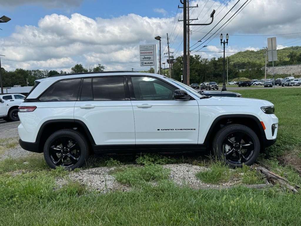 Jeep Grand Cherokee Vehicle Full-screen Gallery Image 02