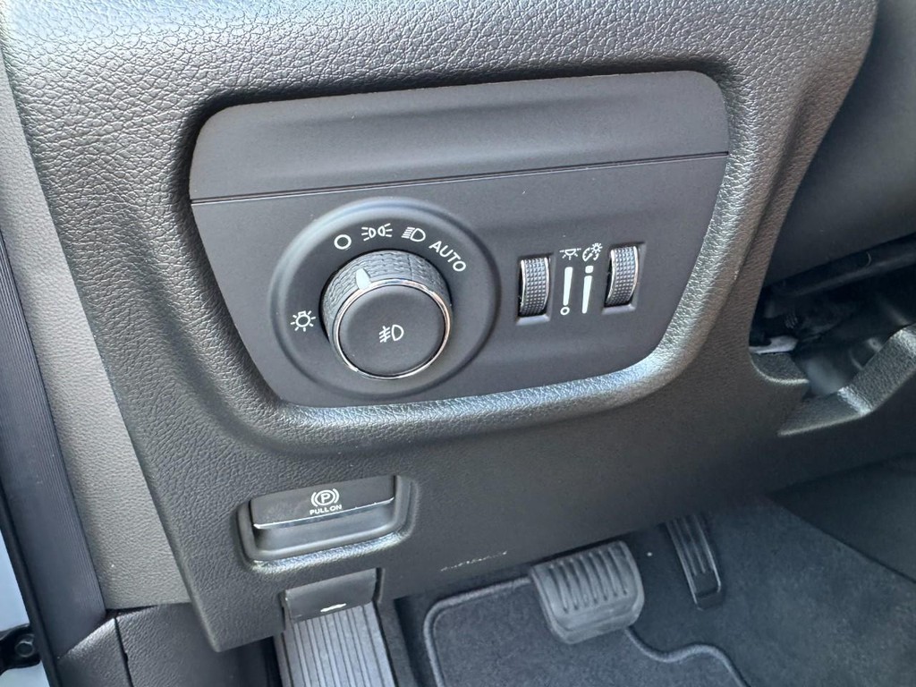 Jeep Grand Cherokee Vehicle Full-screen Gallery Image 12