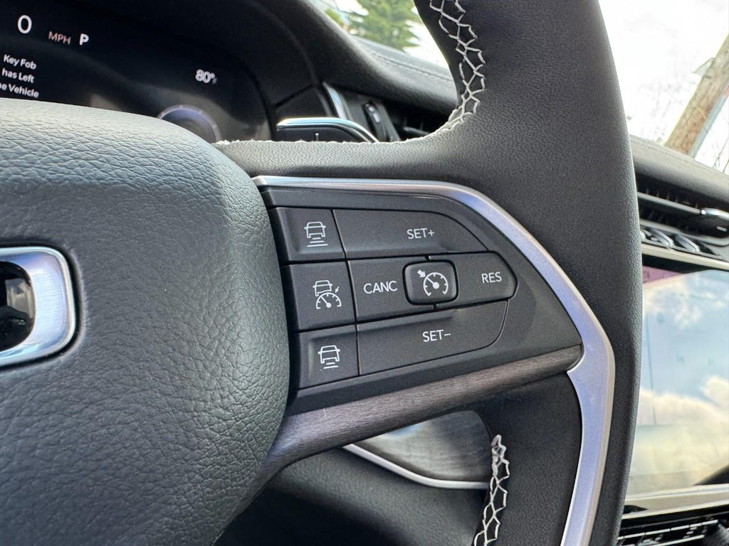 Jeep Grand Cherokee Vehicle Full-screen Gallery Image 14