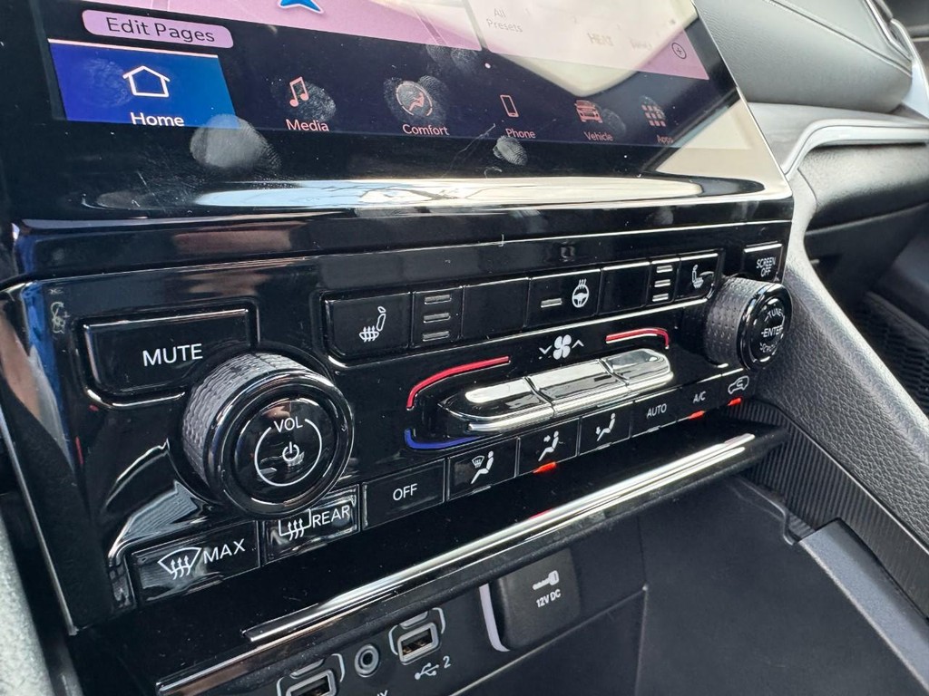 Jeep Grand Cherokee Vehicle Full-screen Gallery Image 16