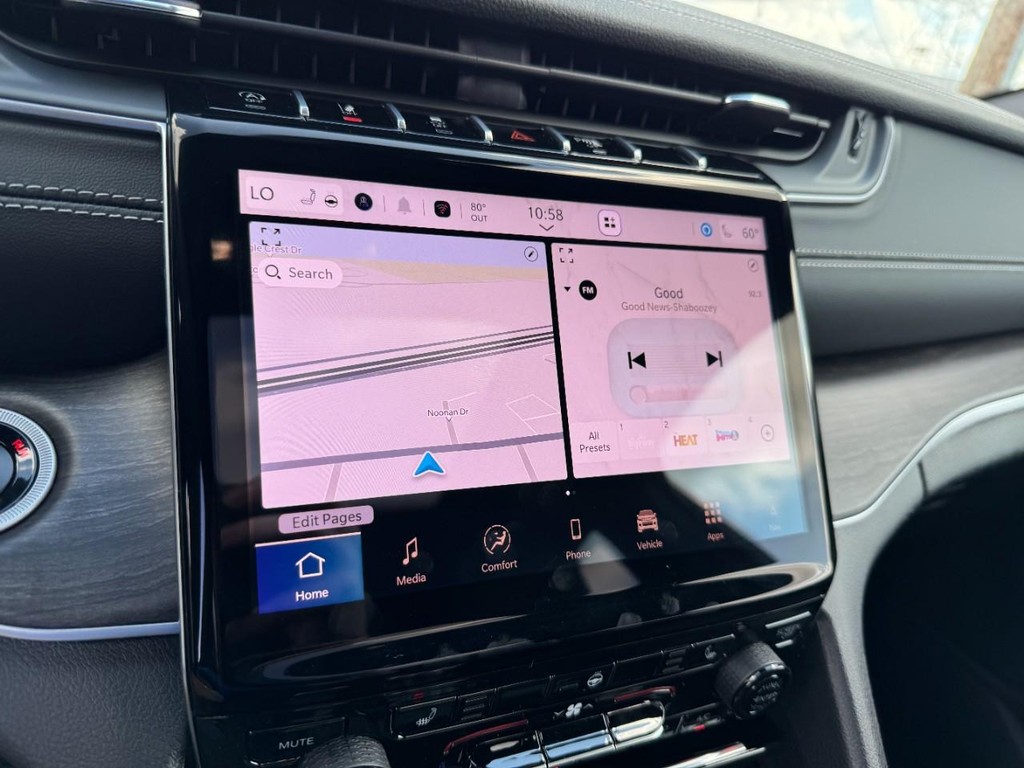 Jeep Grand Cherokee Vehicle Full-screen Gallery Image 17