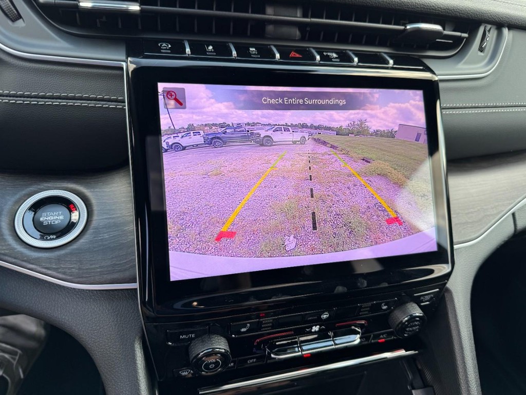 Jeep Grand Cherokee Vehicle Full-screen Gallery Image 18