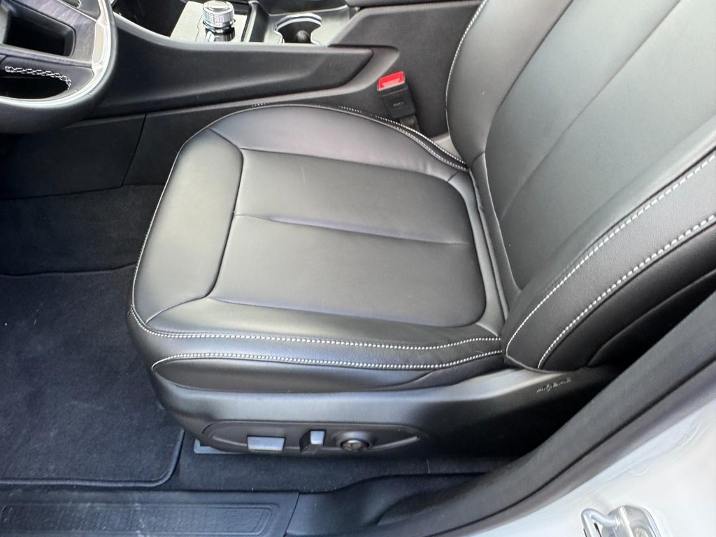 Jeep Grand Cherokee Vehicle Full-screen Gallery Image 19