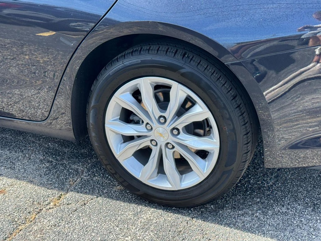 Chevrolet Malibu Vehicle Full-screen Gallery Image 05