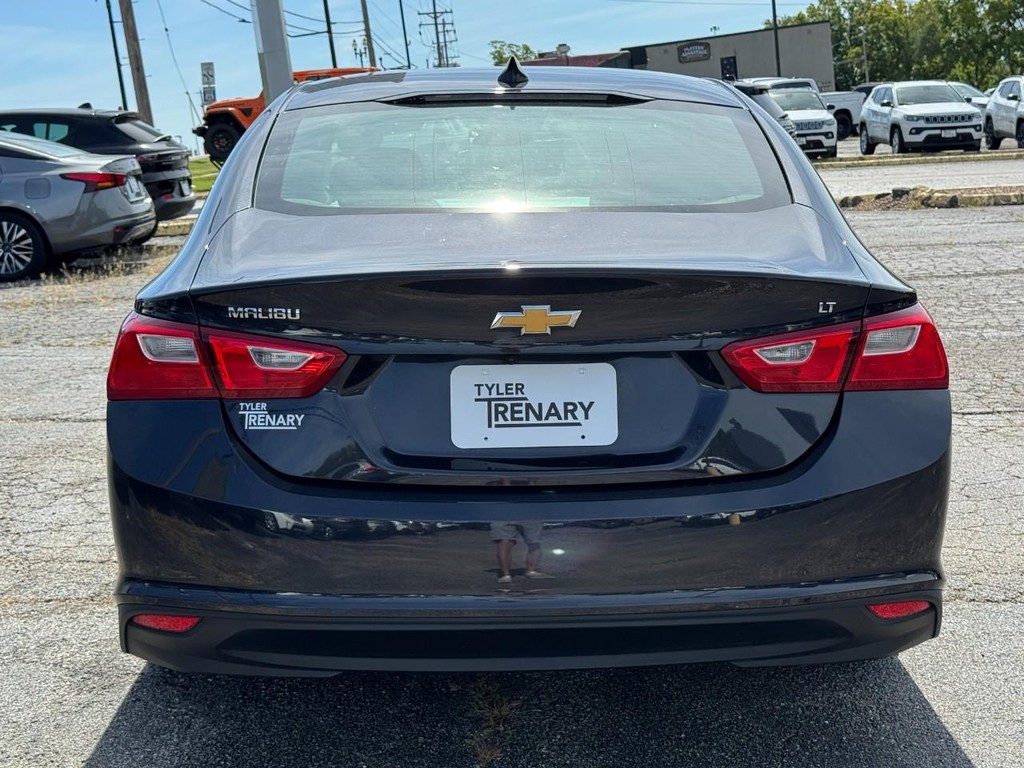 Chevrolet Malibu Vehicle Full-screen Gallery Image 08