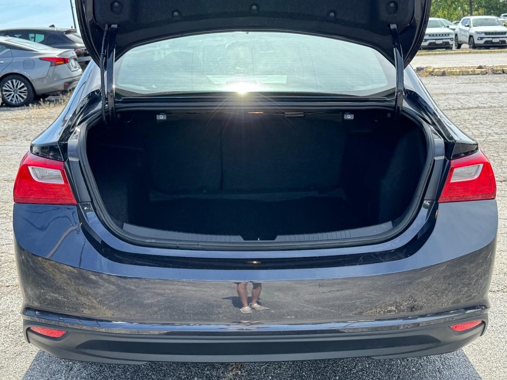 Chevrolet Malibu Vehicle Full-screen Gallery Image 09