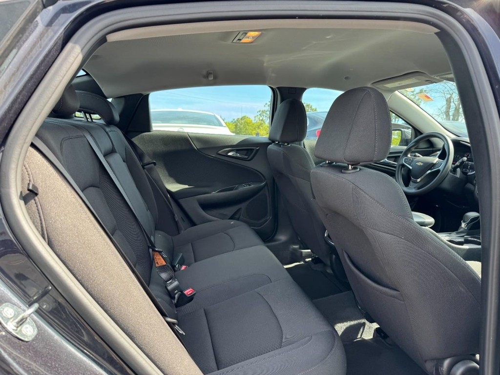 Chevrolet Malibu Vehicle Full-screen Gallery Image 10