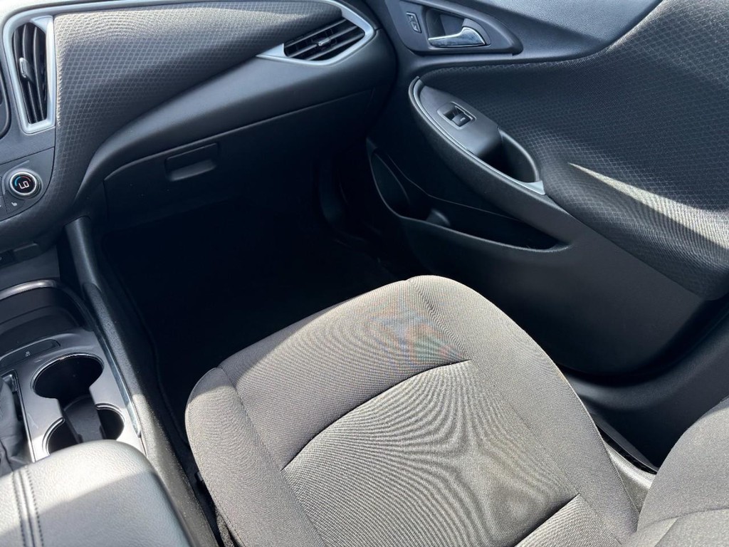 Chevrolet Malibu Vehicle Full-screen Gallery Image 15