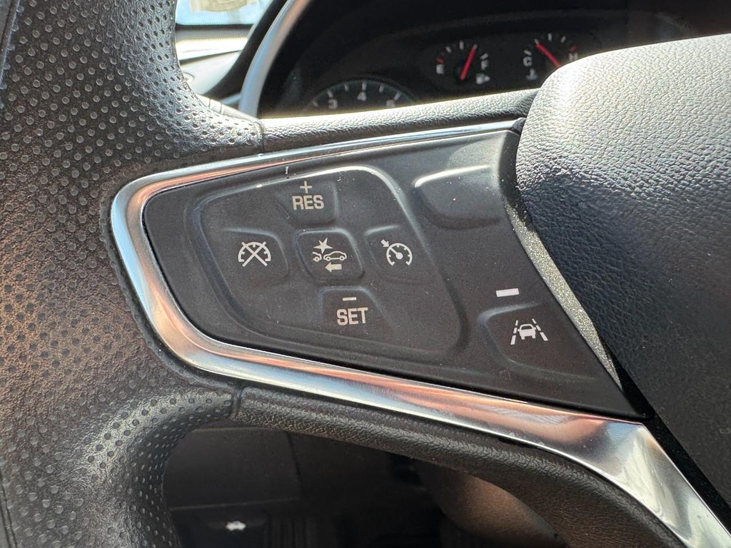 Chevrolet Malibu Vehicle Full-screen Gallery Image 16