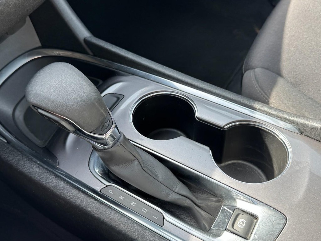 Chevrolet Malibu Vehicle Full-screen Gallery Image 19