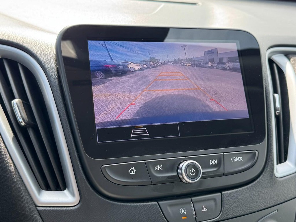 Chevrolet Malibu Vehicle Full-screen Gallery Image 21