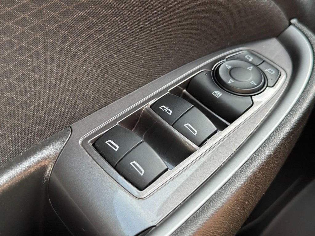 Chevrolet Malibu Vehicle Full-screen Gallery Image 22