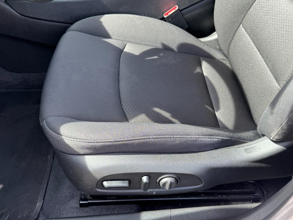 Chevrolet Malibu Vehicle Full-screen Gallery Image 23