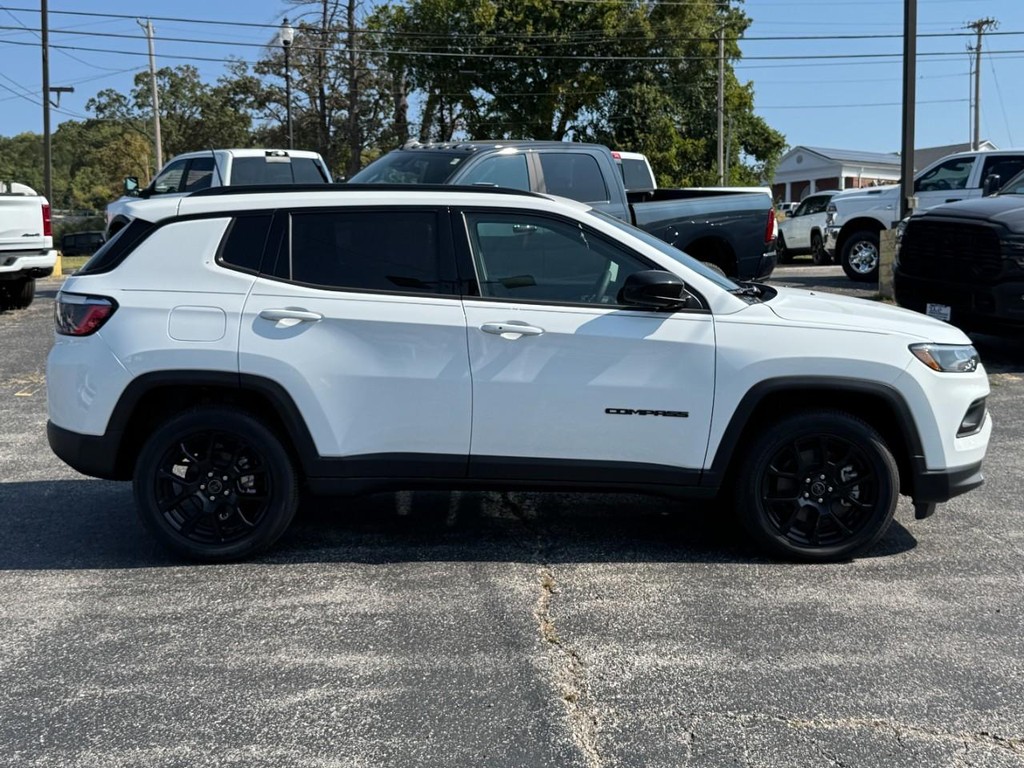 Jeep Compass Vehicle Full-screen Gallery Image 02
