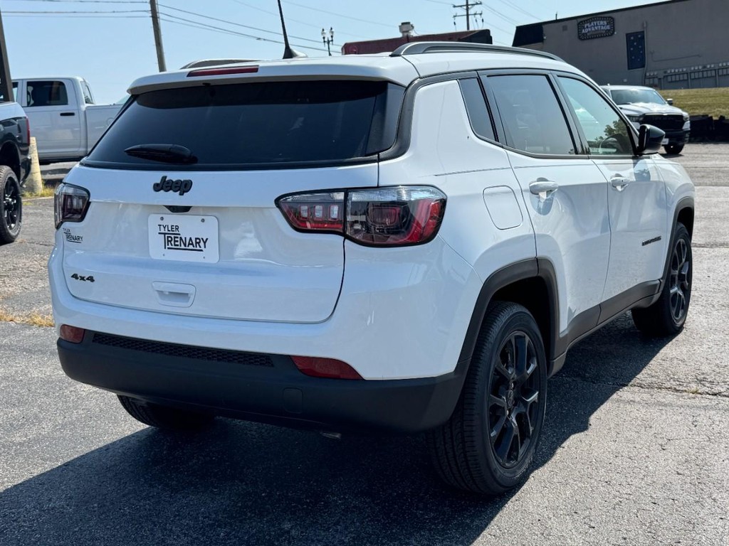 Jeep Compass Vehicle Full-screen Gallery Image 03