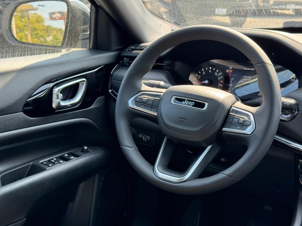 Jeep Compass Vehicle Full-screen Gallery Image 07